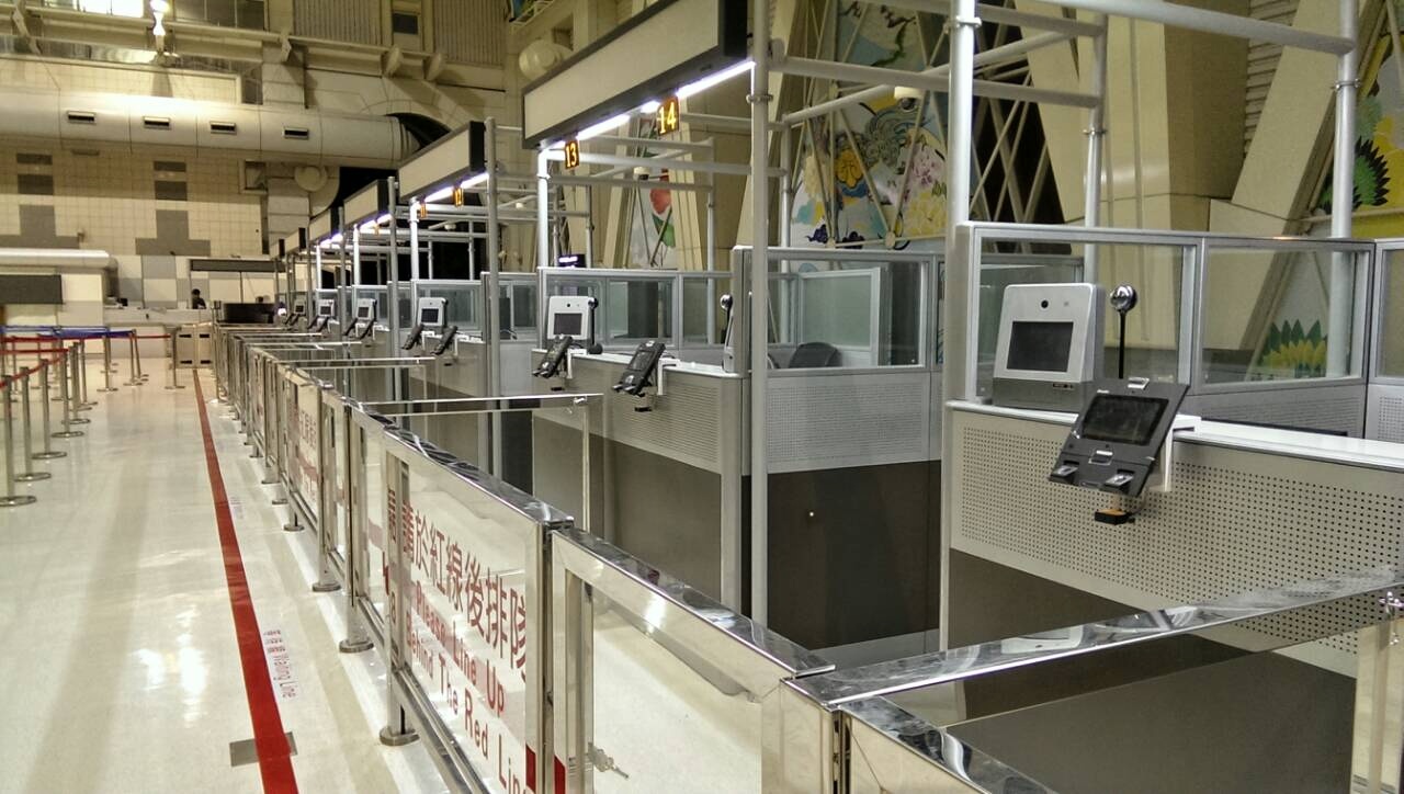 機場出境櫃檯生物特徵辨識設備部署