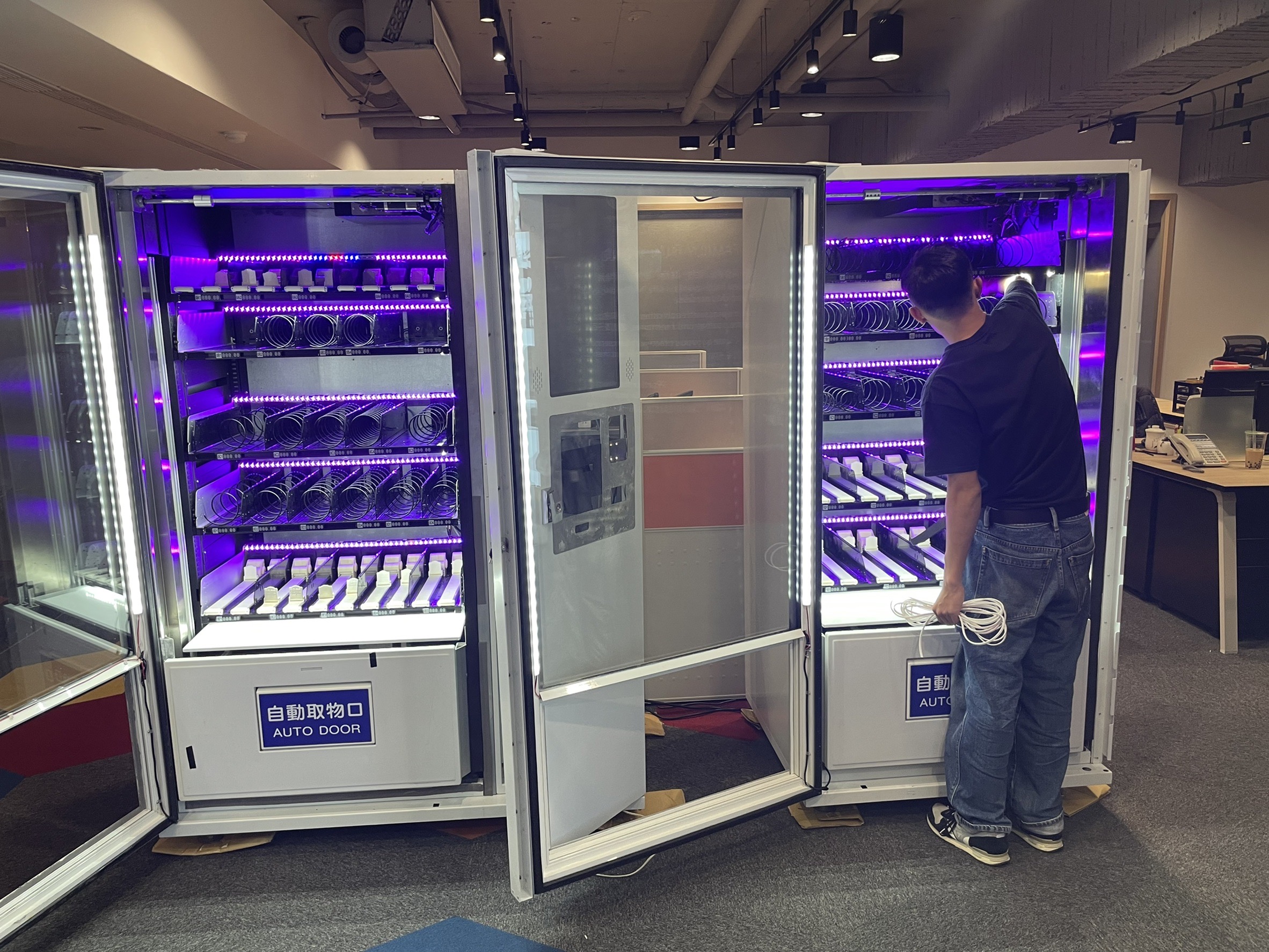 蹦彩樂園兒童遊樂場販賣機實拍