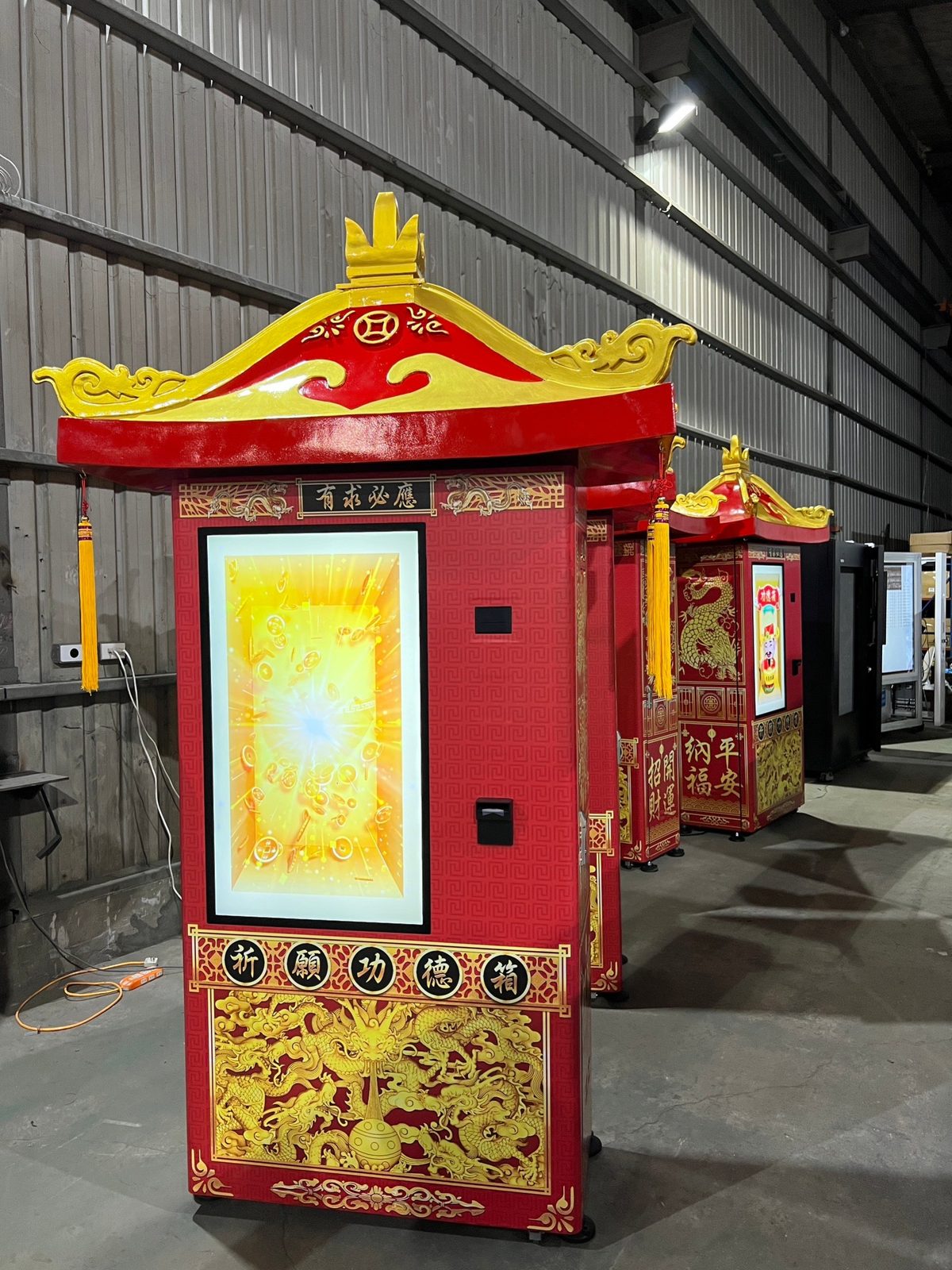 智慧販賣機溫控技術解析:常溫、冷藏、冷凍三溫層的工程挑戰