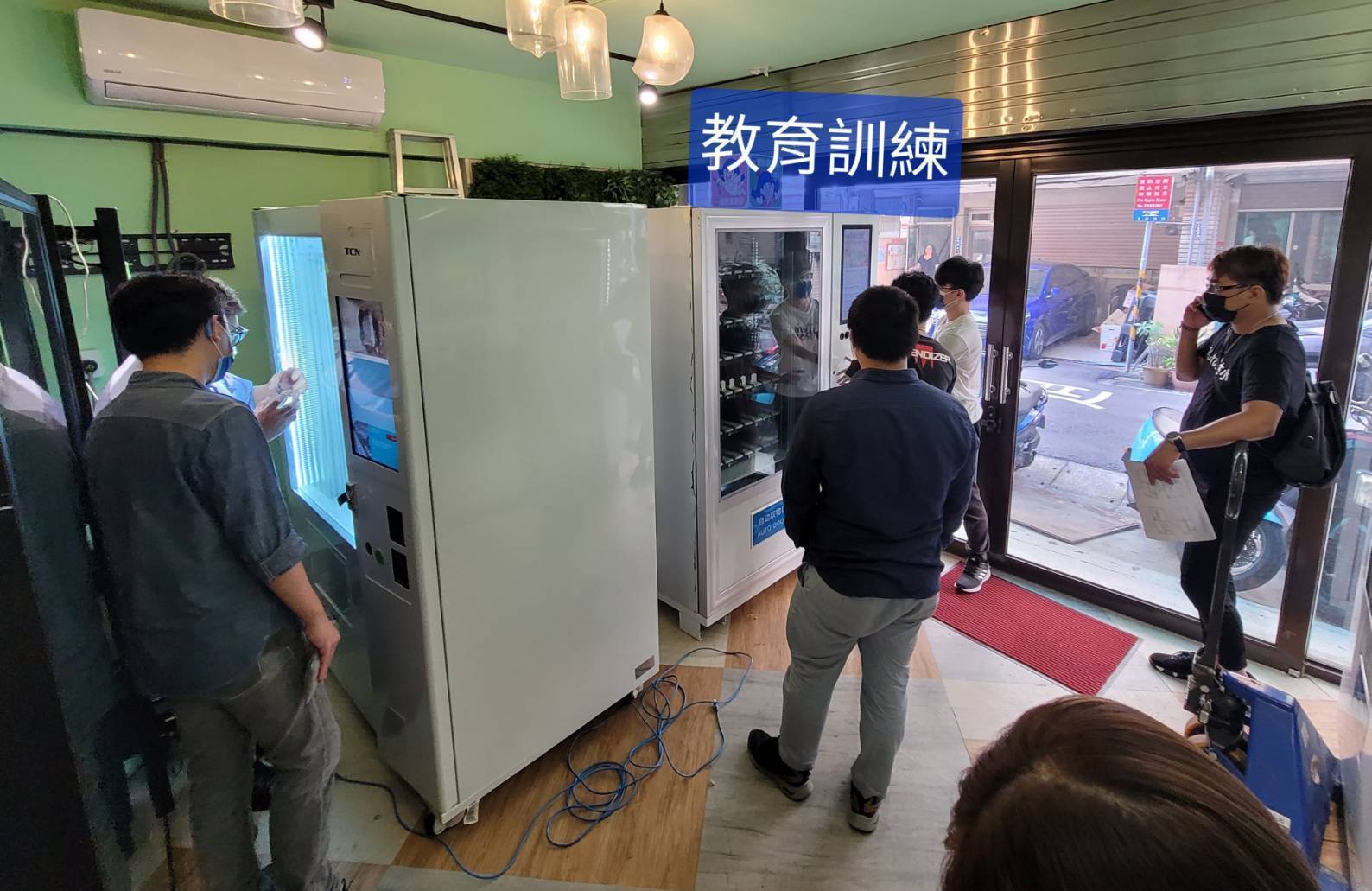 加盟展上龍雲數位智慧販賣機教育訓練現場