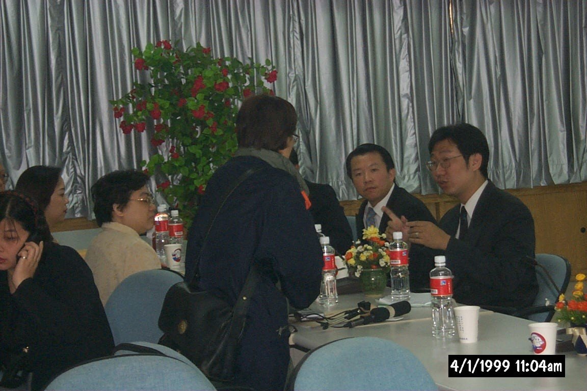 李奇申與研華科技主管於建設局記者會合影（1999 年 4 月 1 日）