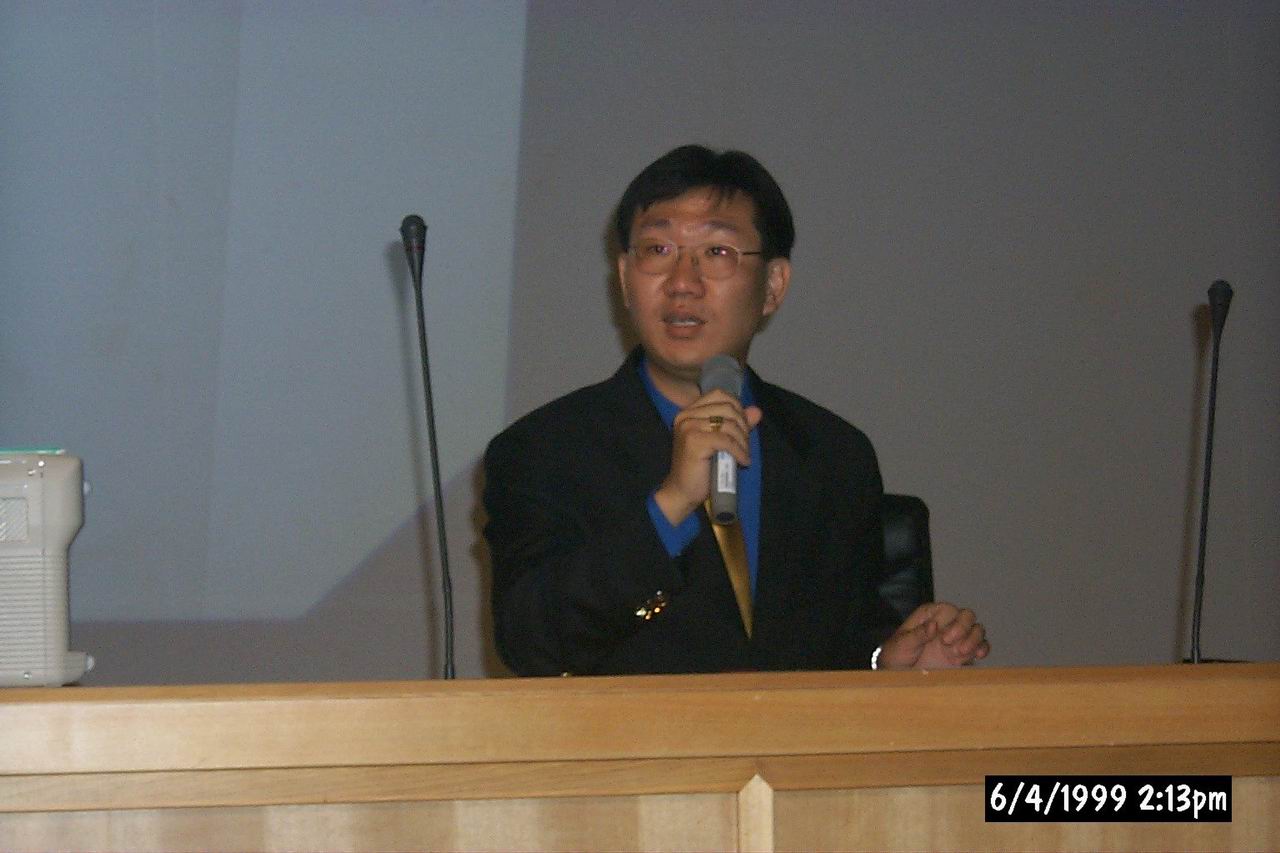 李奇申在台大演講分享創業經驗（1999年）