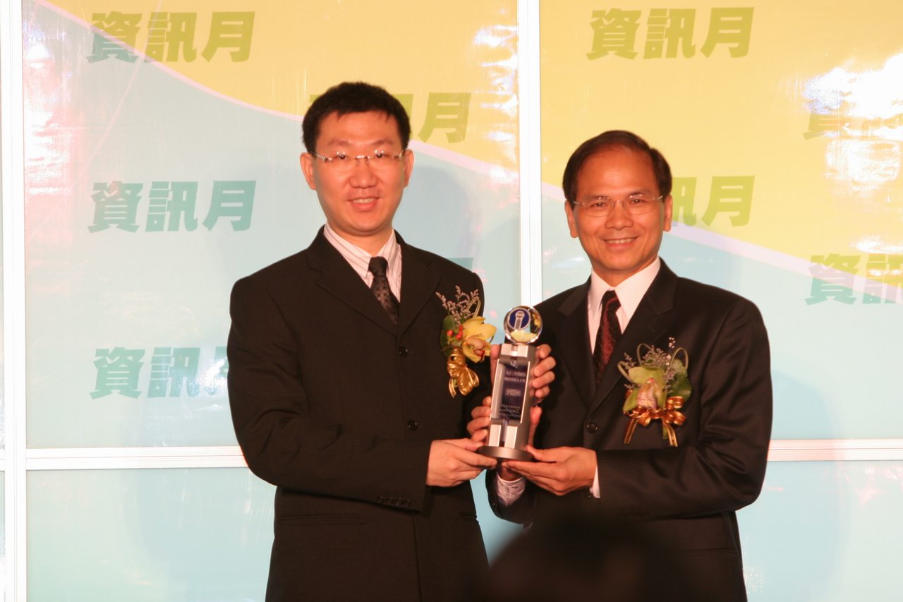 李奇申獲頒傑出資訊人才獎