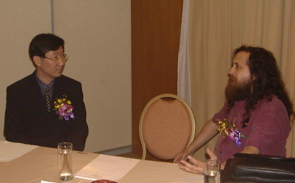 網虎國際邀請全球自由軟體之父 Richard Stallman 來台