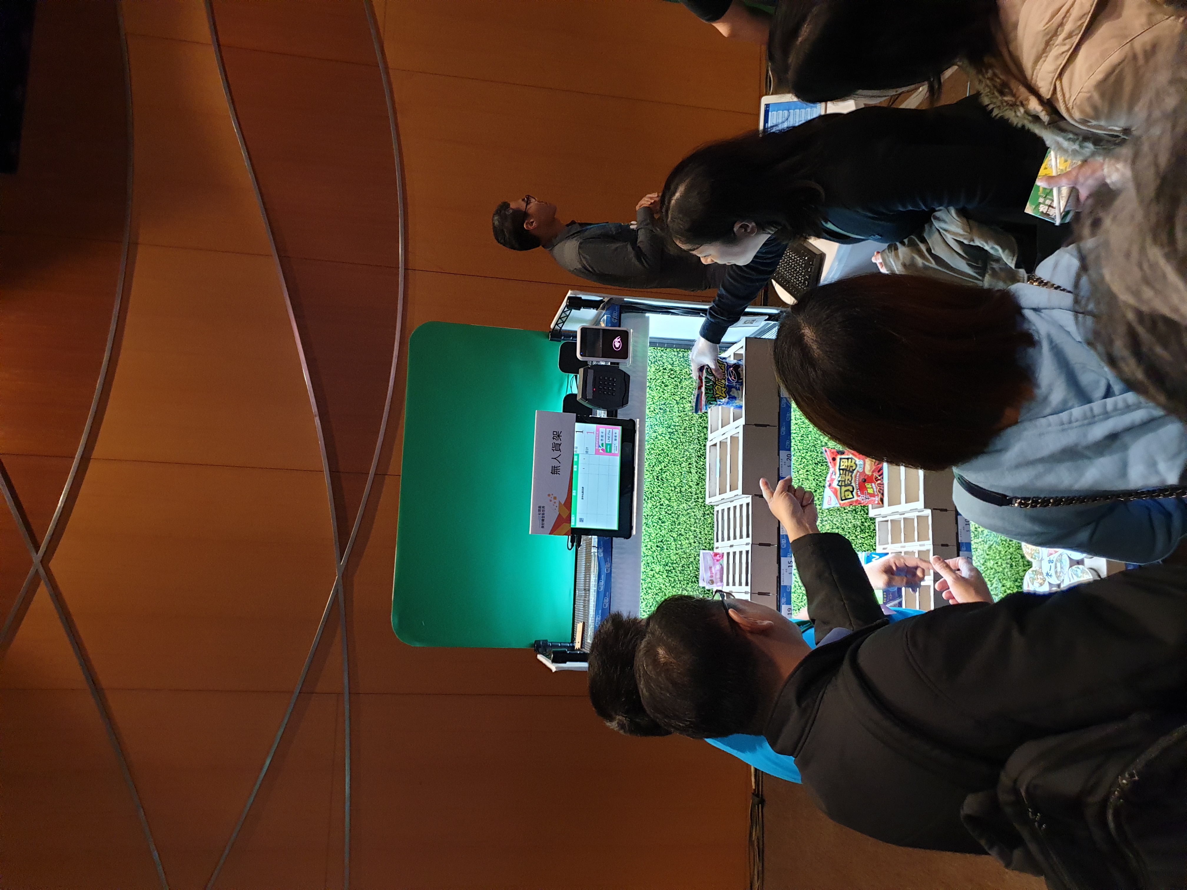 展覽現場與全家超商資訊部門交流